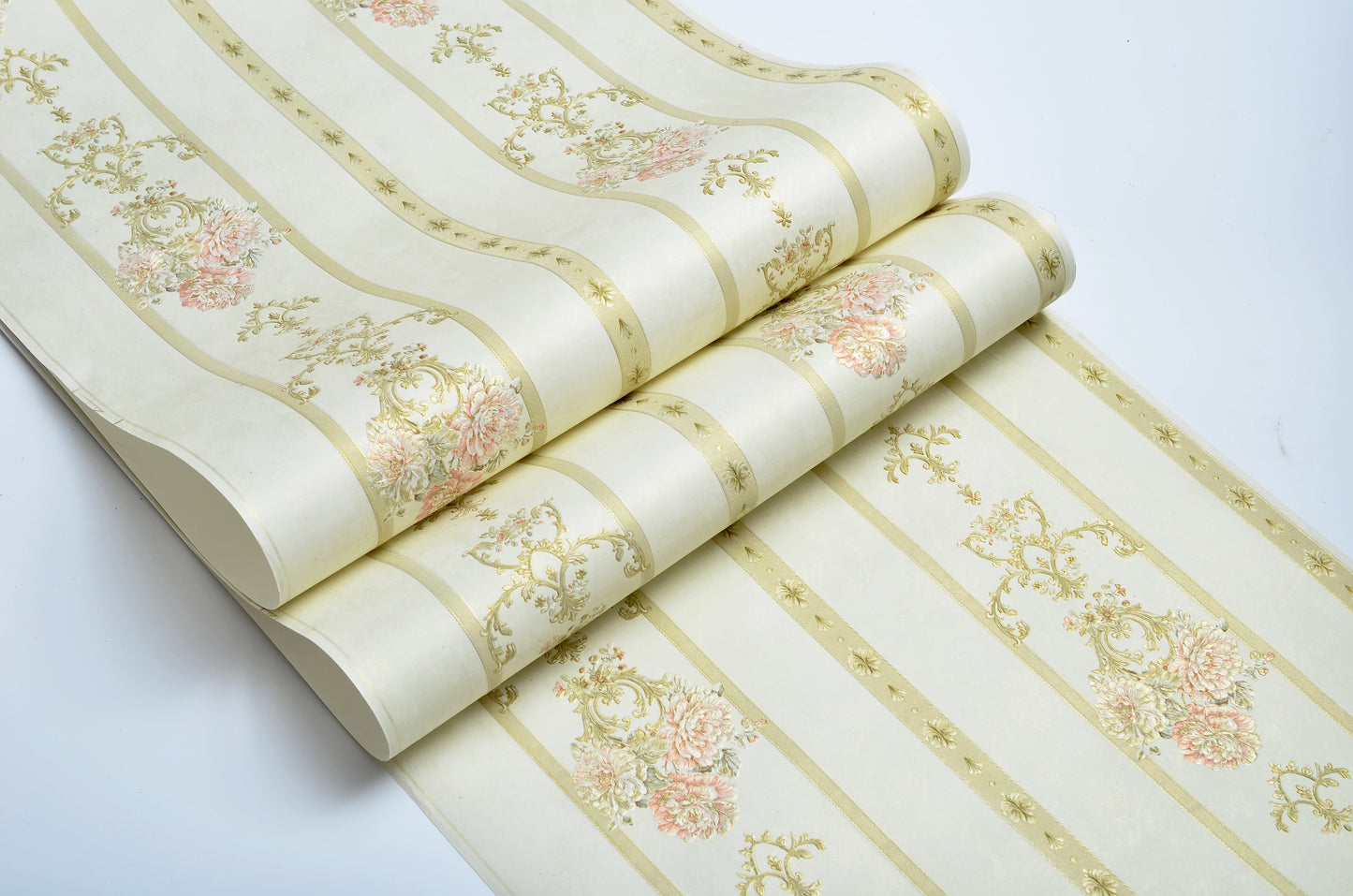 Decopine Papier Peint Intissé Ruban Royal – Rayures Dorées & Fleurs Classiques – Beige Doux – 0,53 x 10m – Sans Colle