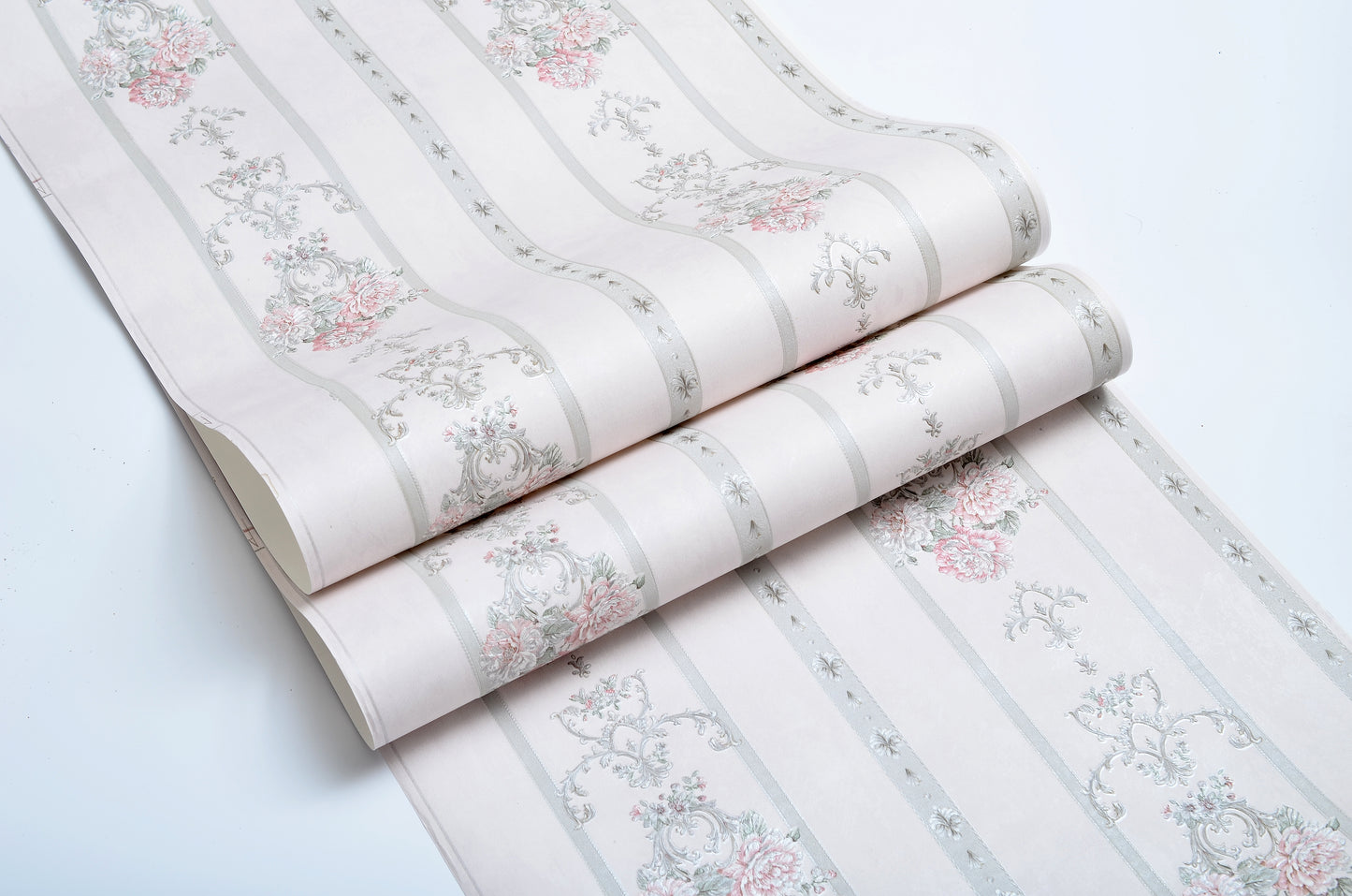 Decopine Papier Peint Intissé Ruban Royal – Rayures Classiques & Fleurs Romantiques – Rose Poudré – 0,53 x 10m – Sans Colle