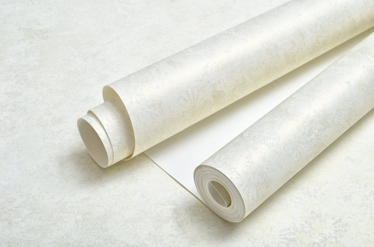 Decopine Papier Peint Intissé Voix Douce – Blanc Nuancé – 0,53 x 10m – Style Épuré et Lumineux