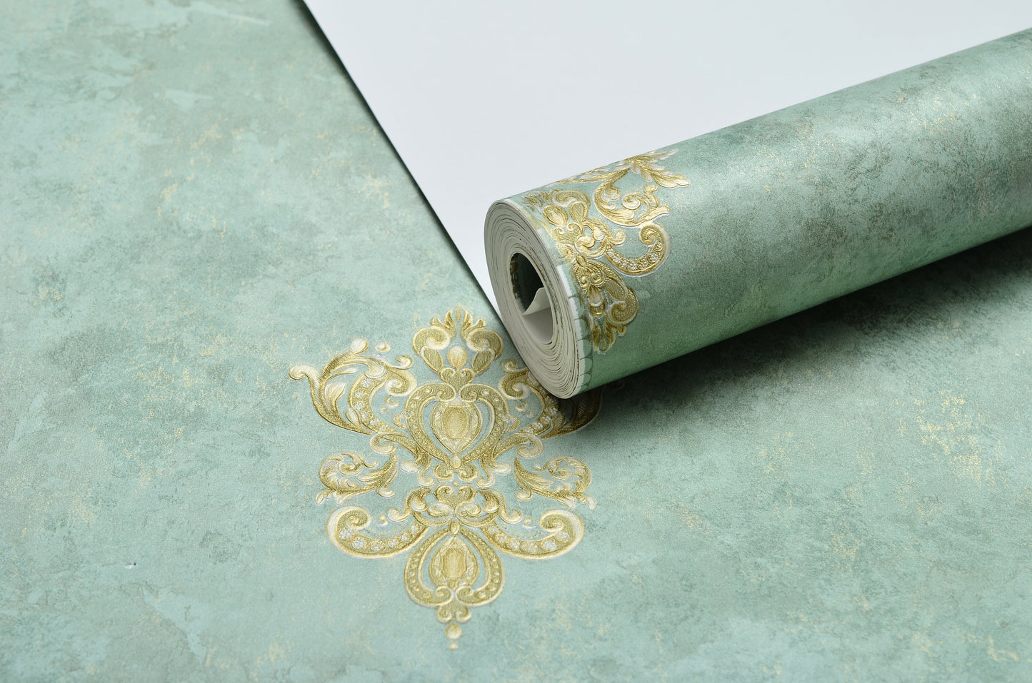 Decopine Papier Peint Intissé Imperium Luxe – Médaillon Doré sur Vert Sauge – 0,53 x 10m – Sans Colle
