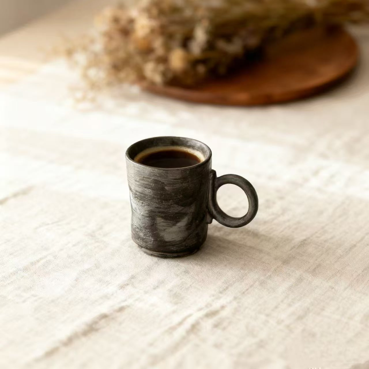 Tasse à Café en Céramique Artisanale – Style Wabi-Sabi – 150 ml – Noire – DECOPINE