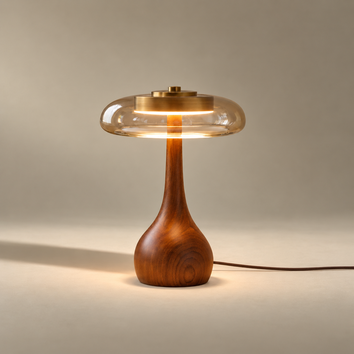 Lampe de Table Haute en Frêne & Verre Cognac – ÉLOISE02 – Decopine