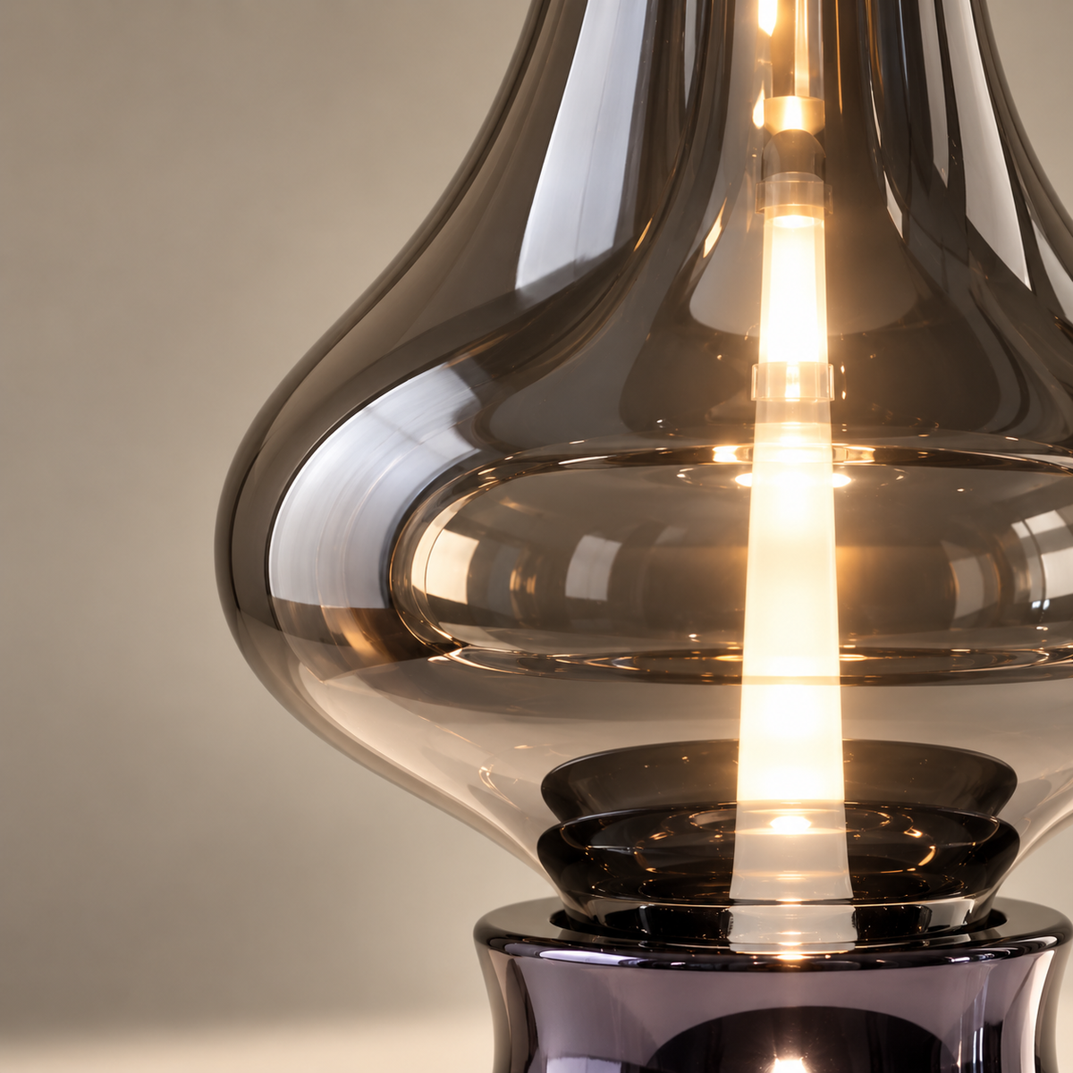 Lampe à poser LED en verre fumé – intensité réglable