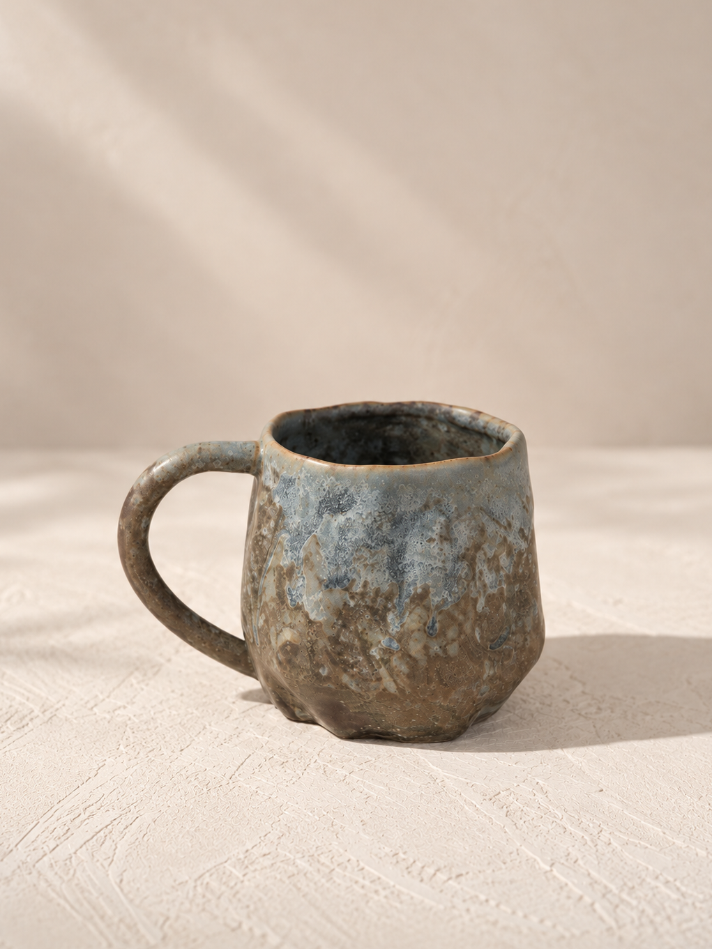 Tasse à espresso artisanale en céramique brun gris nuancé – 90 ml