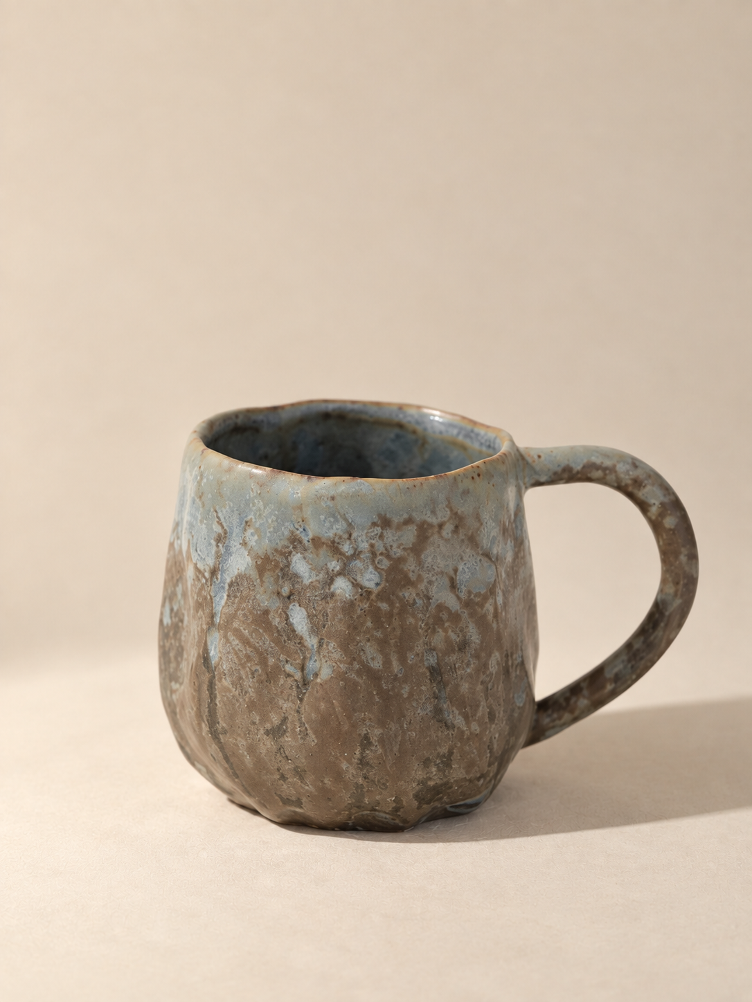 Tasse à espresso artisanale en céramique brun gris nuancé – 90 ml