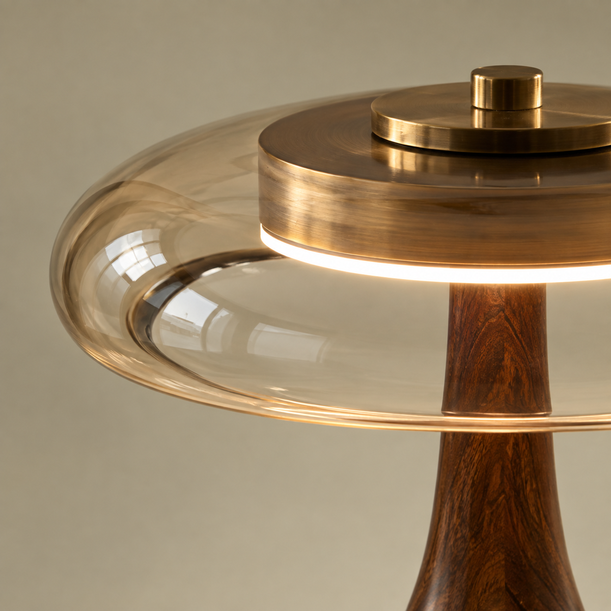 Lampe de Table en Frêne & Verre Cognac – ÉLOISE01 – Decopine (Disponible en précommande)