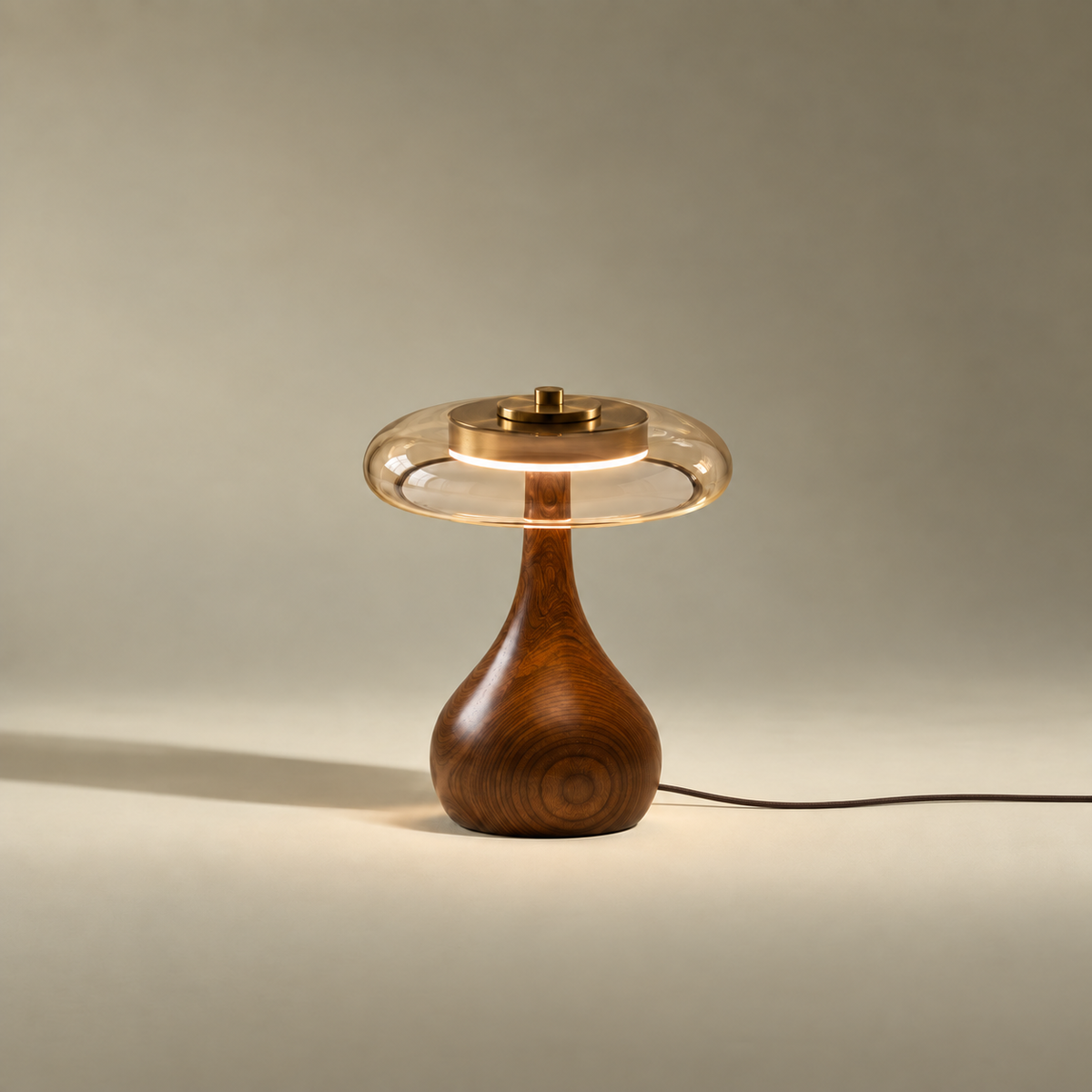 Lampe de Table en Frêne & Verre Cognac – ÉLOISE01 – Decopine (Disponible en précommande)
