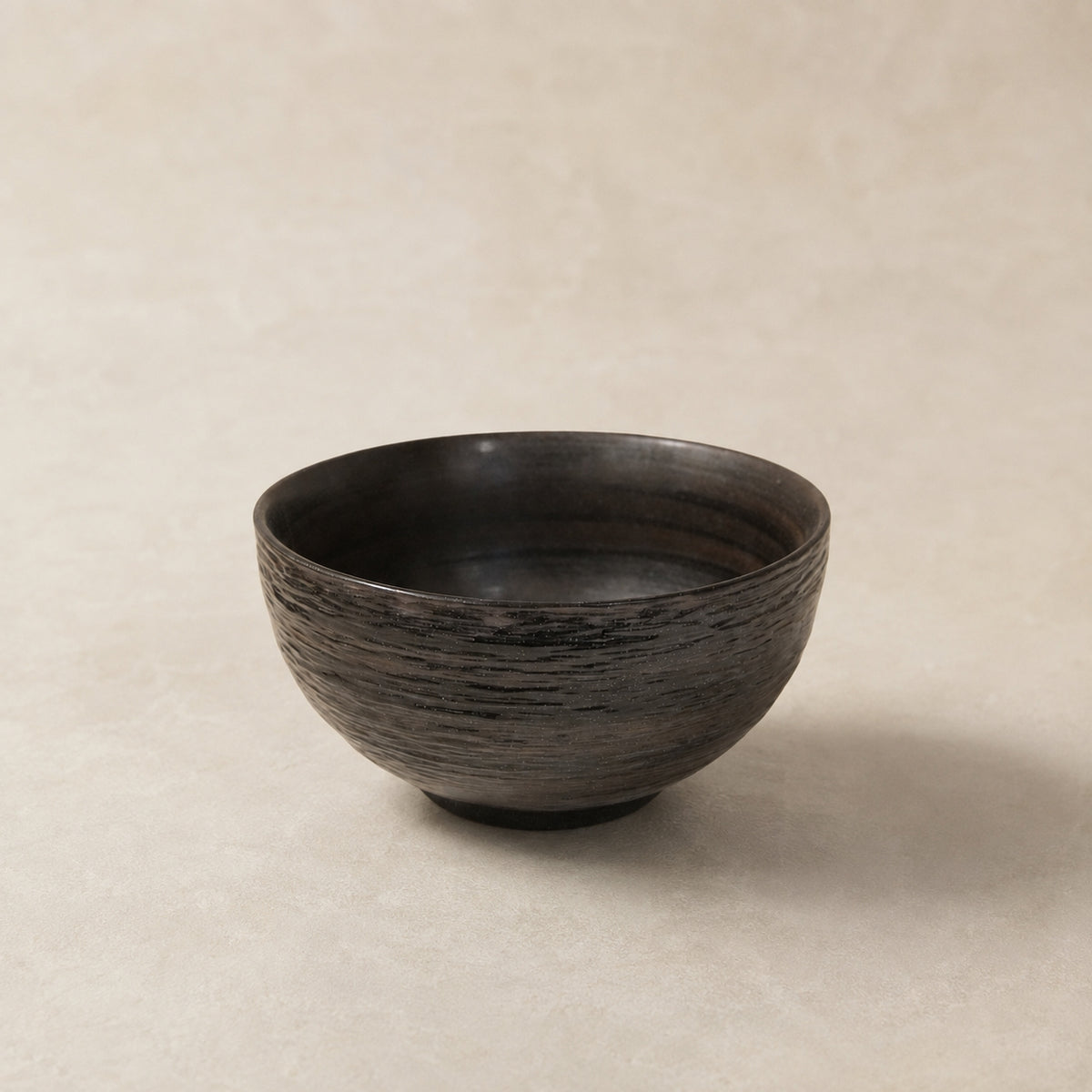 Handcrafted black ceramic bowl with golden highlights – Ø 13.5 cm