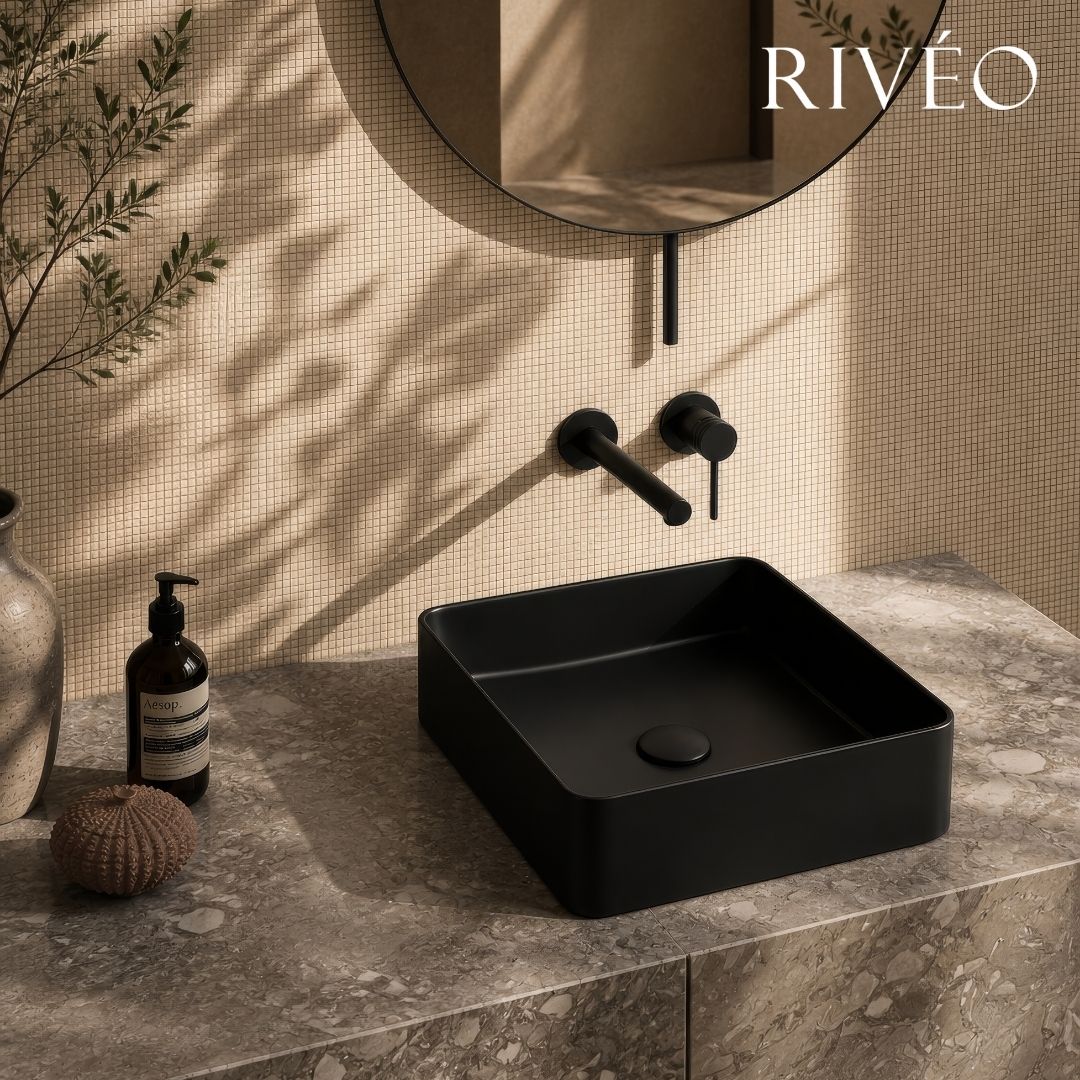 Vasque à Poser Carrée Noir Mat RIVÉO – 365 × 365 mm – Avec Bonde Incluse