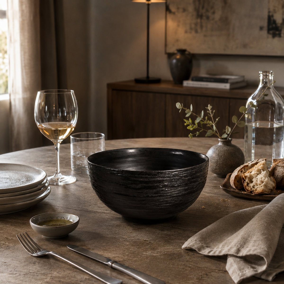 Handcrafted ceramic bowl, shaded black with ink effect – Ø20 cm