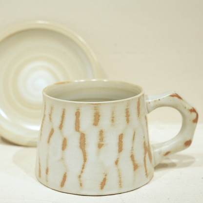 Tasse à Café en Céramique Artisanale – Collection Blanc Minéral (300 ml)