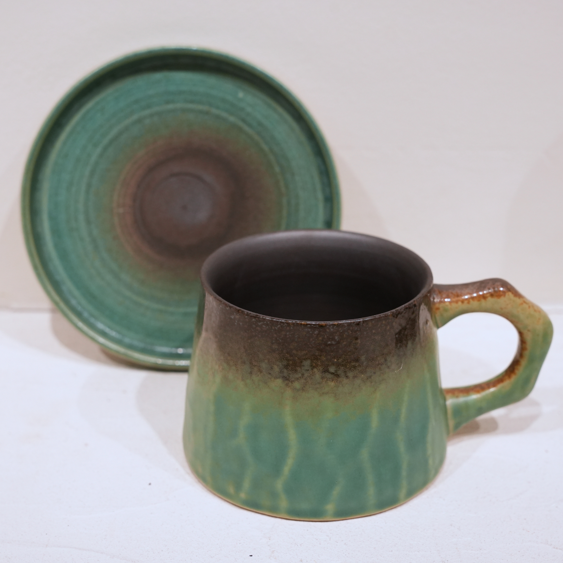 Tasse à café en céramique verte – Fait main – 300 ml
