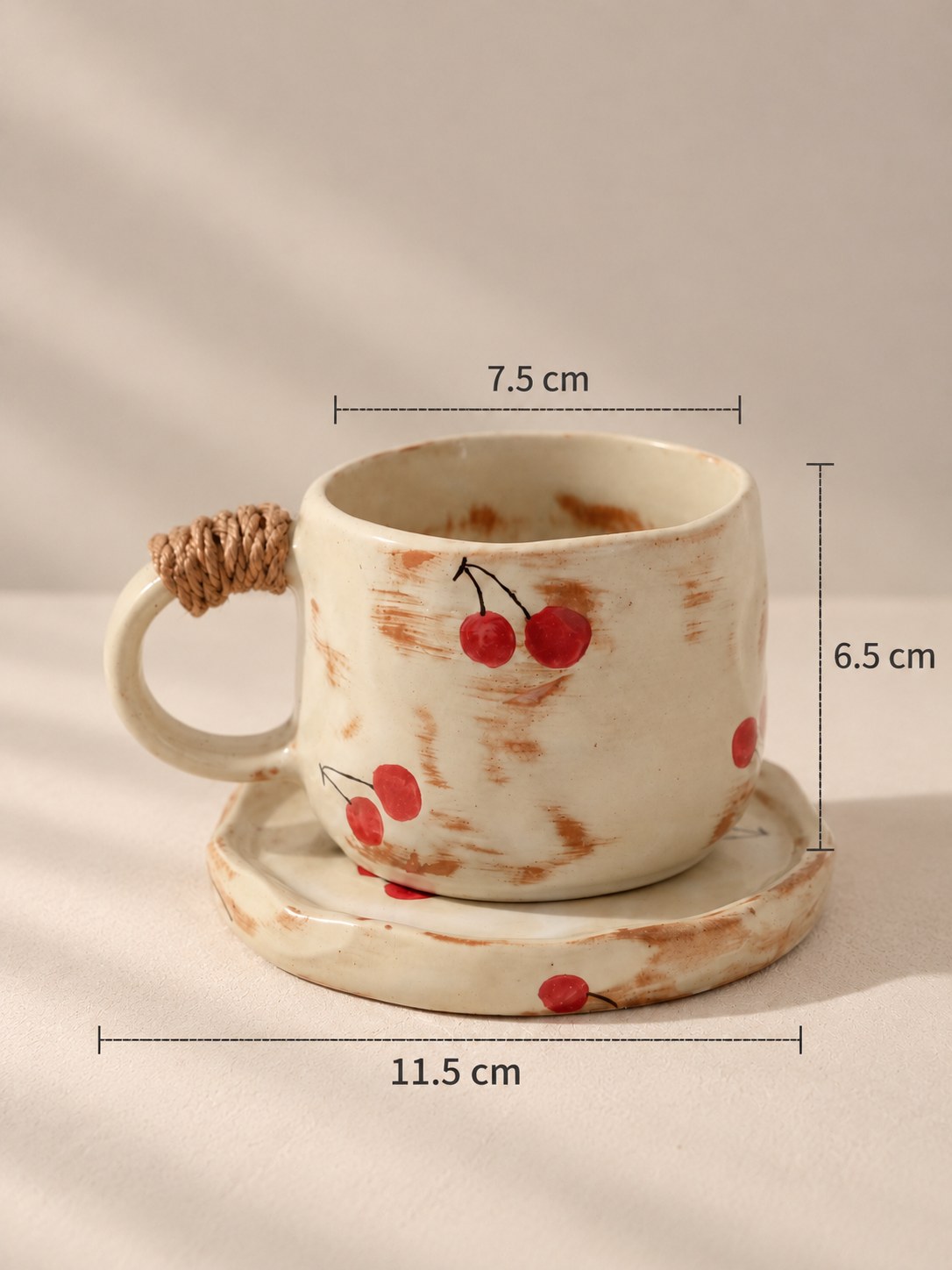 Tasse à café artisanale en céramique crème motif cerise avec soucoupe – 270 ml