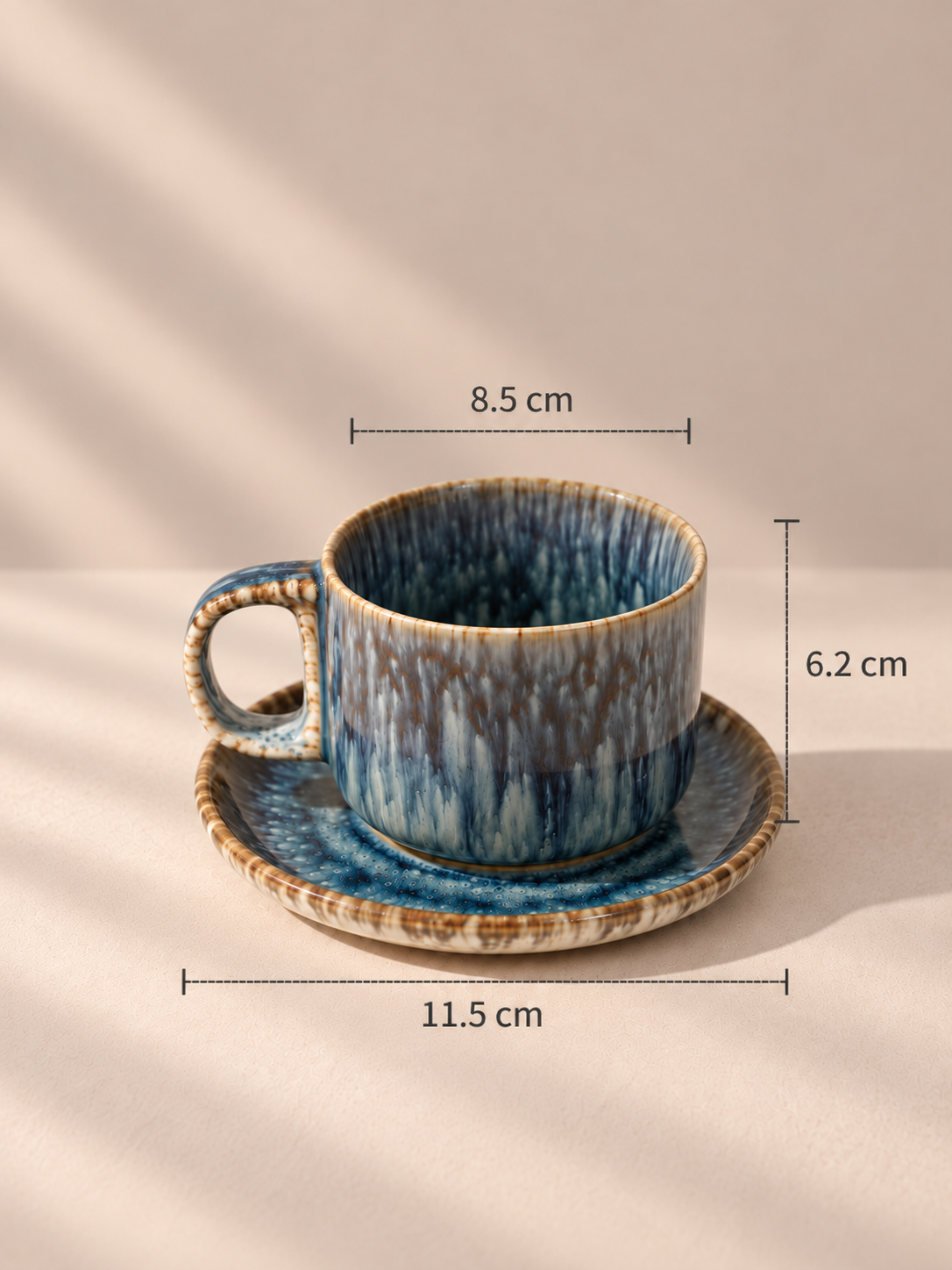 Tasse à café artisanale en céramique bleu gris à glaçure nuancée avec soucoupe – 240 ml